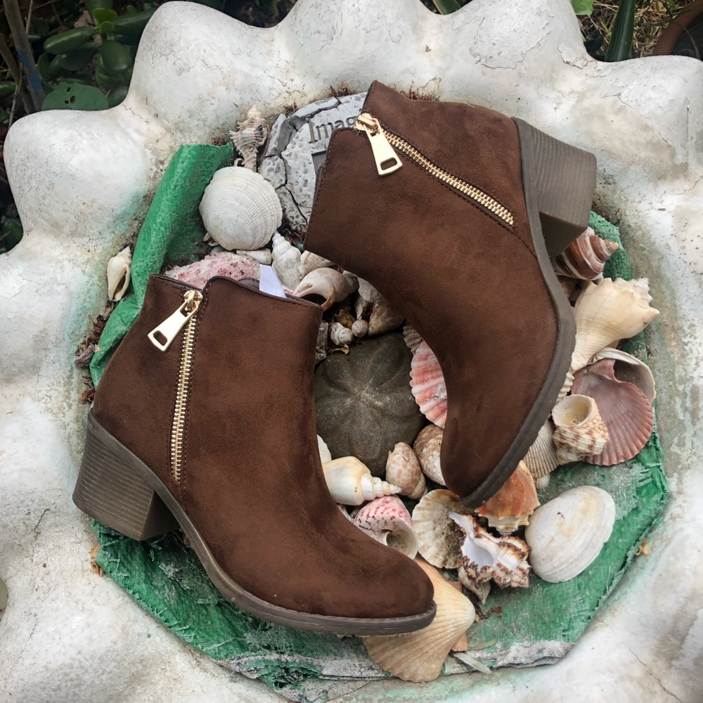 NEW 🐰 Brown Stacked Chunky Heels Ankle Boots